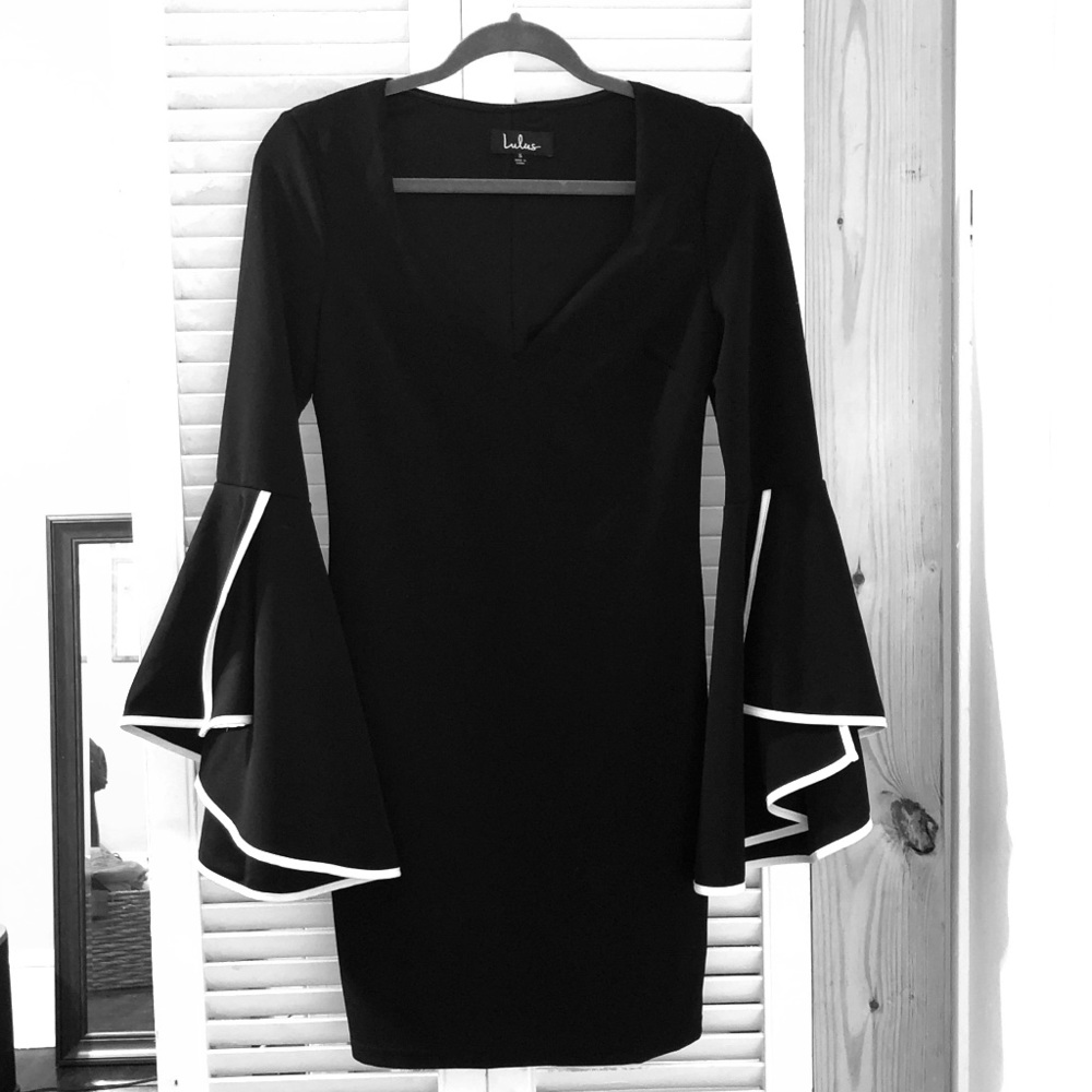 Lulus Black/White Bell Sleeve mini dress